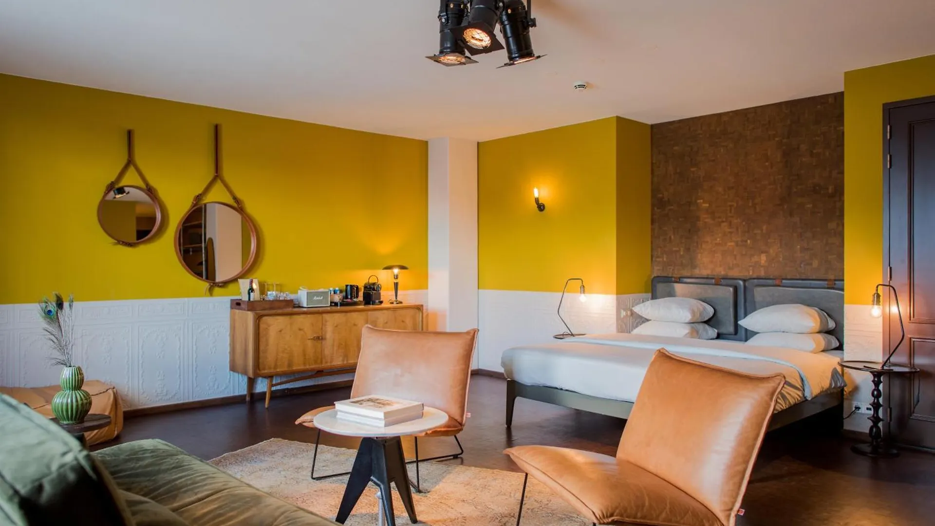 Hotel V Nesplein Amsterdam 4*,