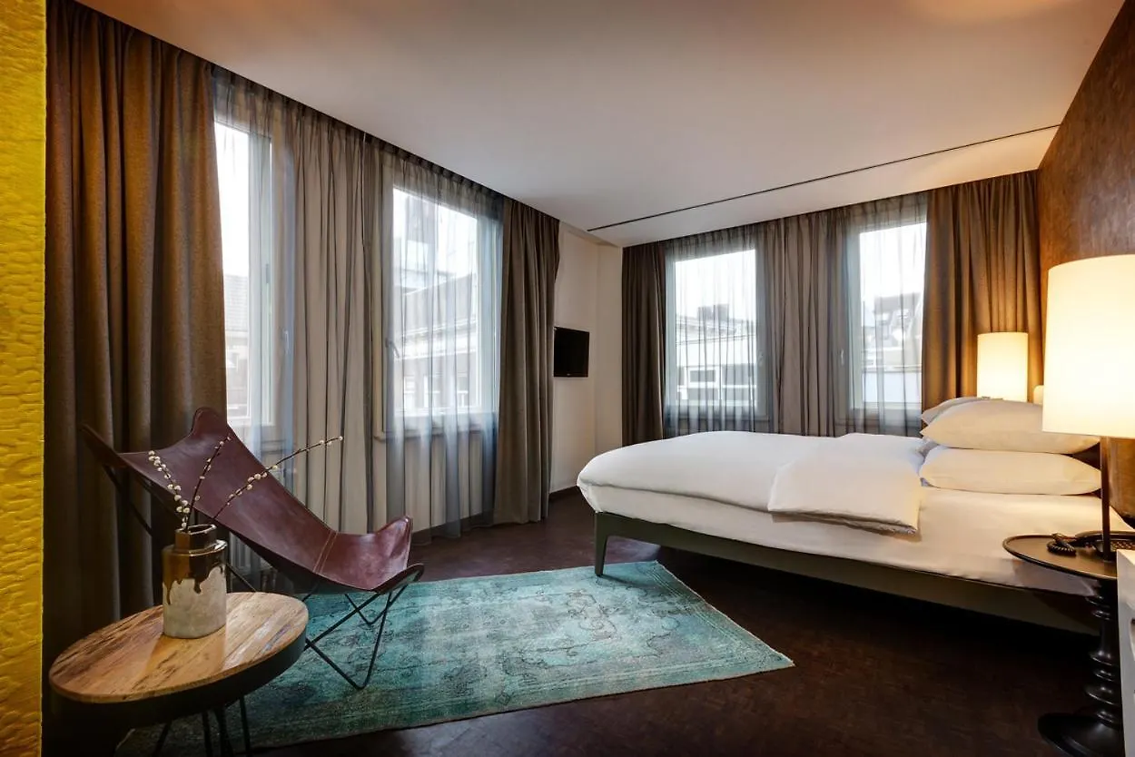 Hotel V Nesplein Amsterdam 4*,