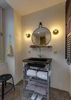 Hotel V Nesplein Amsterdam 4*,